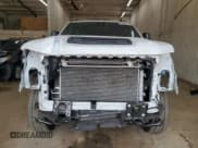 ✅ 2025 Chevrolet Silverado 2500HD • VIN: 1GC5KLE79SF270822 • Lot: 71915315. Wystawiony na Copart z przebiegiem 6 787 mil. Bezpłatny archiwum sprzedaży aukcyjnych z USA i szczegółowy raport historii pojazdu na DreamBid. Zdjęcie 5.