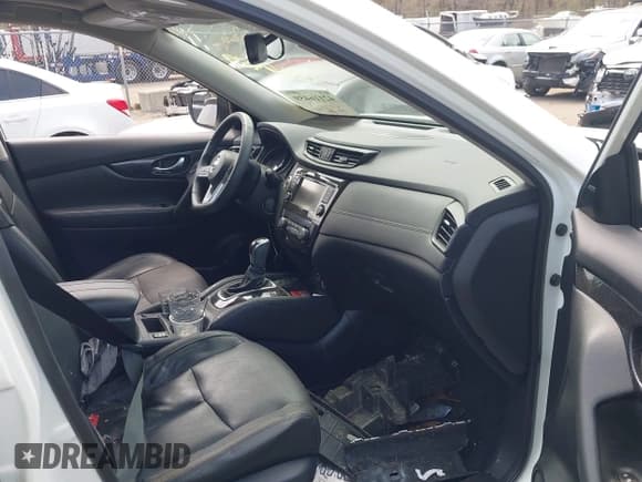 ✅ 2020 Nissan Rogue SV • VIN: 5N1AT2MV4LC724740 • Lot: 42116459. Listed on IAAI with 62,509 mi. Free auction sales archive from the USA and detailed vehicle history report at DreamBid. Image 5.