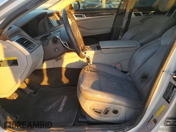 ✅ 2016 Hyundai Genesis 3.8L • VIN: KMHGN4JE1GU143782 • Lot: 41704215. Wystawiony na Copart z przebiegiem 127 494 mil. Bezpłatny archiwum sprzedaży aukcyjnych z USA i szczegółowy raport historii pojazdu na DreamBid. Zdjęcie 7.