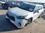 ✅ 2022 Toyota Highlander XLE • VIN: 5TDGZRBH9NS239109 • Lot: 43470094. Wystawiony na IAAI z przebiegiem 61 806 mil. Bezpłatny archiwum sprzedaży aukcyjnych z USA i szczegółowy raport historii pojazdu na DreamBid. Zdjęcie 2.