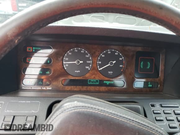 ✅ 1988 Jaguar XJ • VIN: SAJHV1640JC550739 • Lot: 70541484. Wystawiony na Copart z przebiegiem 161 546 mil. Bezpłatny archiwum sprzedaży aukcyjnych z USA i szczegółowy raport historii pojazdu na DreamBid. Zdjęcie 9.