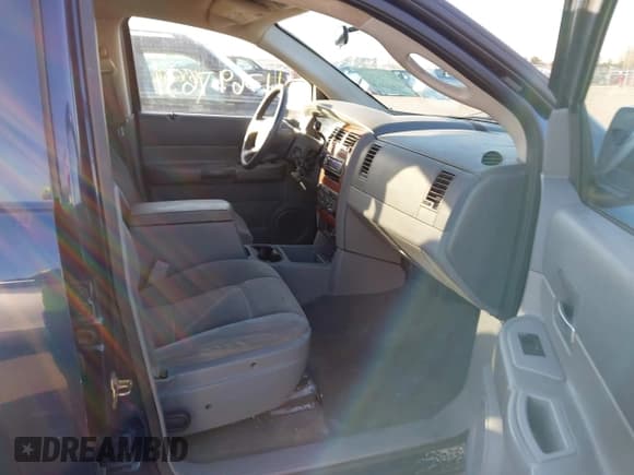 ✅ 2005 Dodge Durango SLT • VIN: 1D4HB48D55F579764 • Lot: 43697631. Wystawiony na IAAI z przebiegiem 188 739 mil. Bezpłatny archiwum sprzedaży aukcyjnych z USA i szczegółowy raport historii pojazdu na DreamBid. Zdjęcie 5.