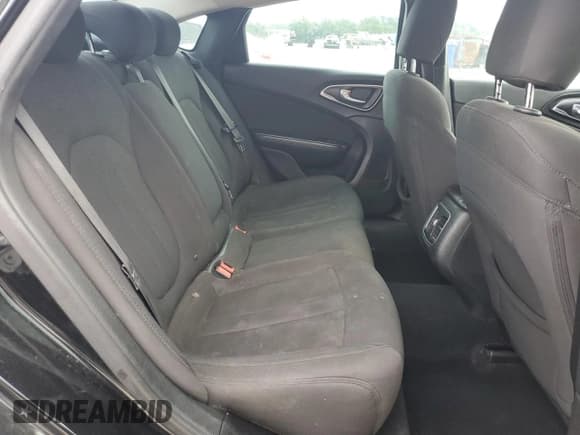 ✅ 2015 Chrysler 200 Limited • VIN: 1C3CCCAB0FN646046 • Lot: 63771975. Wystawiony na Copart z przebiegiem 134 847 mil. Bezpłatny archiwum sprzedaży aukcyjnych z USA i szczegółowy raport historii pojazdu na DreamBid. Zdjęcie 11.