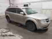 2009 Dodge Journey SE z VIN 3D4GG47B99T561583, wystawiony jako IAAI lot #43402002 z przebiegiem 137 189 mil mil oraz . Historia ofert i sprzedaży dostępna na DreamBid. Obrazek 1.