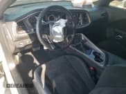 ✅ 2022 Dodge Challenger R/T • VIN: 2C3CDZBTXNH230570 • Lot: 63349754. Wystawiony na Copart z przebiegiem 21 490 mil. Bezpłatny archiwum sprzedaży aukcyjnych z USA i szczegółowy raport historii pojazdu na DreamBid. Zdjęcie 8.