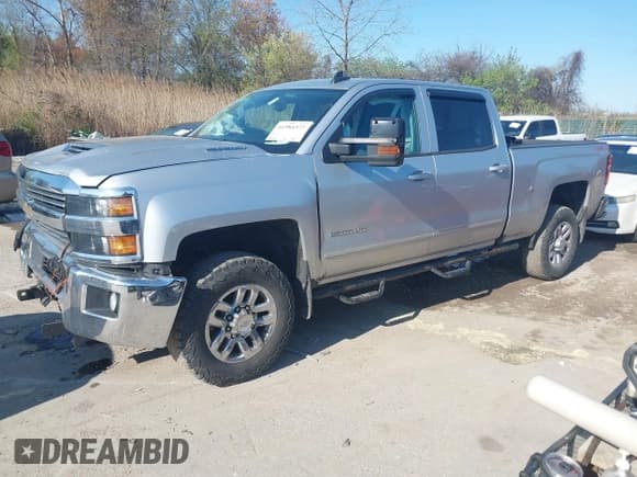 ✅ 2017 Chevrolet Silverado 2500HD LT • VIN: 1GC1KVEY7HF169306 • Lot: 41984377. Wystawiony na IAAI z przebiegiem 198 184 mil. Bezpłatny archiwum sprzedaży aukcyjnych z USA i szczegółowy raport historii pojazdu na DreamBid. Zdjęcie 17.