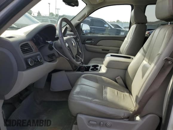 ✅ 2007 Chevrolet Avalanche 2LT • VIN: 3GNFK12327G142834 • Lot: 84657635. Listed on Copart with 261,375 mi. Free auction sales archive from the USA and detailed vehicle history report at DreamBid. Image 7.