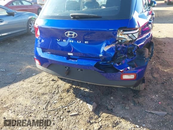 ✅ 2024 Hyundai Venue SEL • VIN: KMHRC8A31RU305739 • Lot: 41577994. Listed on IAAI with 11,756 mi. Free auction sales archive from the USA and detailed vehicle history report at DreamBid. Image 19.