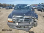 ✅ 2004 Dodge Dakota • VIN: 1D7GL12K64S663339 • Lot: 78636264. Wystawiony na Copart z przebiegiem 236 572 mil. Bezpłatny archiwum sprzedaży aukcyjnych z USA i szczegółowy raport historii pojazdu na DreamBid. Zdjęcie 5.