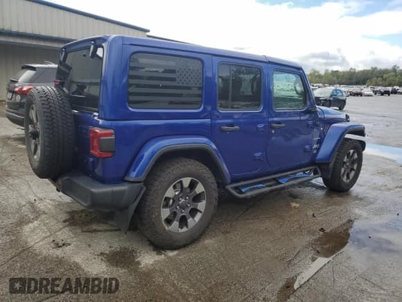 ✅ 2018 Jeep Wrangler Unlimited Sahara • VIN: 1C4HJXEG3JW243797 • Lot: 83837805. Wystawiony na Copart z przebiegiem 96 310 mil. Bezpłatny archiwum sprzedaży aukcyjnych z USA i szczegółowy raport historii pojazdu na DreamBid. Zdjęcie 3.