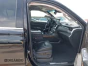 ✅ 2020 Chevrolet Suburban LT • VIN: 1GNSCHKC3LR140055 • Lot: 42733528. Wystawiony na IAAI z przebiegiem 129 872 mil. Bezpłatny archiwum sprzedaży aukcyjnych z USA i szczegółowy raport historii pojazdu na DreamBid. Zdjęcie 5.