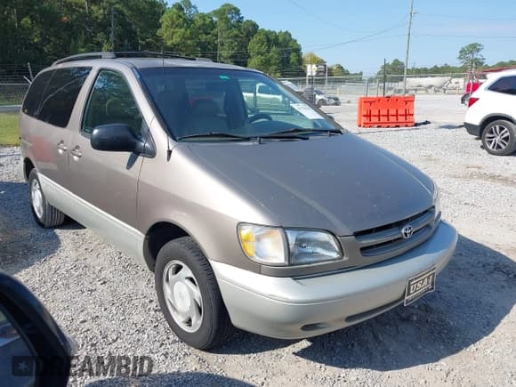✅ 1998 Toyota Sienna LE • VIN: 4T3ZF13C3WU037100 • Lot: 43176781. Wystawiony na IAAI z przebiegiem 231 523 mil. Bezpłatny archiwum sprzedaży aukcyjnych z USA i szczegółowy raport historii pojazdu na DreamBid. Zdjęcie 1.