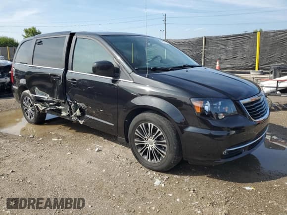 ✅ 2014 Chrysler Town & Country S • VIN: 2C4RC1HG8ER201356 • Lot: 70667095. Listed on Copart with 218,320 mi. Free auction sales archive from the USA and detailed vehicle history report at DreamBid. Image 4.