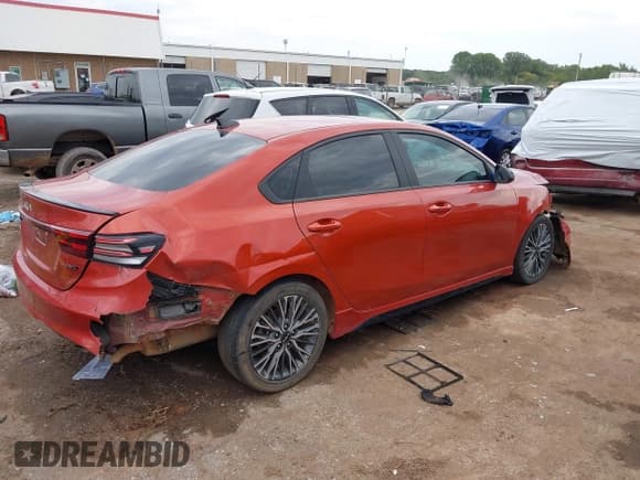 ✅ 2022 Kia Forte GT-Line • VIN: 3KPF54AD1NE489916 • Lot: 43184460. Wystawiony na IAAI z przebiegiem 59 975 mil. Bezpłatny archiwum sprzedaży aukcyjnych z USA i szczegółowy raport historii pojazdu na DreamBid. Zdjęcie 4.