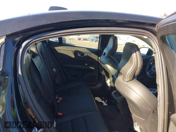 ✅ 2021 Volvo S60 Momentum • VIN: 7JR102FK3MG095841 • Lot: 43848992. Listed on IAAI with Not provided. Free auction sales archive from the USA and detailed vehicle history report at DreamBid. Image 8.