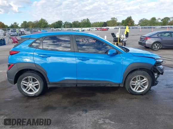 2022 Hyundai Kona SE z VIN KM8K2CAB0NU805948, wystawiony jako IAAI lot #43324147 z przebiegiem 44 085 mil mil oraz . Historia ofert i sprzedaży dostępna na DreamBid. Obrazek 14.