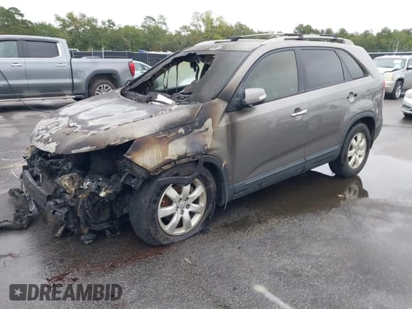 ✅ 2012 Kia Sorento LX • VIN: 5XYKT4A68CG279092 • Лот: 43315857. Опубликован ранее на IAAI с пробегом 28 миль. Бесплатный доступ к архиву аукционных продаж из США и подробный отчёт об истории автомобиля на DreamBid. Изображение 2.