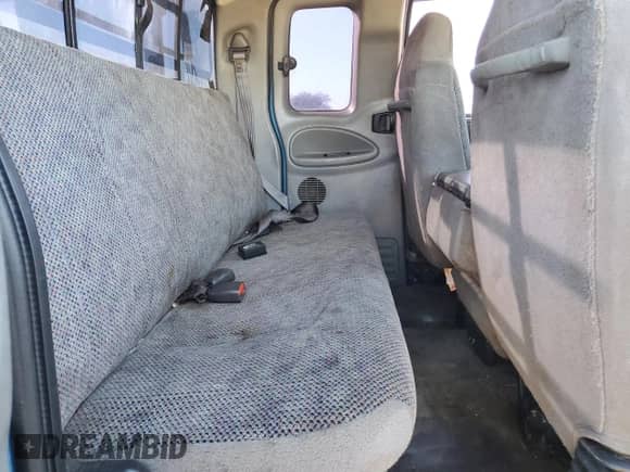 2000 Dodge 1500 с VIN 3B7HF13Z9YG148639, выставлен на аукционе Copart как лот 87698355 с пробегом 273 328 миль миль и Списание • Salvage title. История ставок и продаж доступна на DreamBid. Изображение 10.