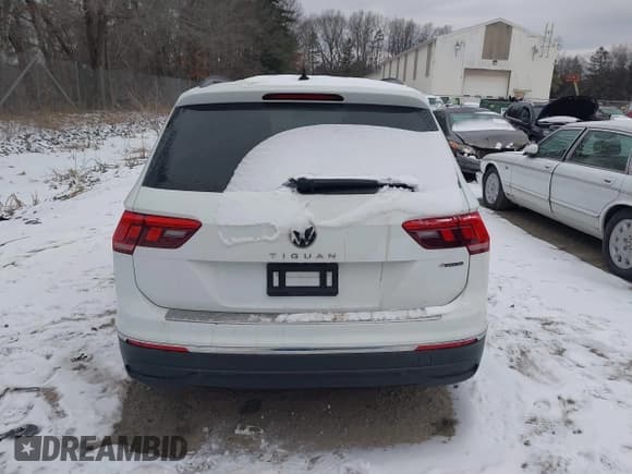 ✅ 2022 Volkswagen Tiguan S • VIN: 3VV0B7AX2NM125909 • Lot: 41219381. Wystawiony na IAAI z przebiegiem 40 886 mil. Bezpłatny archiwum sprzedaży aukcyjnych z USA i szczegółowy raport historii pojazdu na DreamBid. Zdjęcie 16.