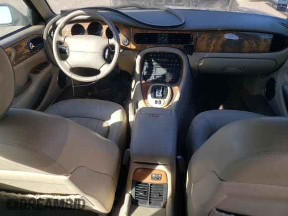 ✅ 2001 Jaguar XJ • VIN: SAJDA23C31LF28667 • Lot: 76983144. Wystawiony na Copart z przebiegiem 87 542 mil. Bezpłatny archiwum sprzedaży aukcyjnych z USA i szczegółowy raport historii pojazdu na DreamBid. Zdjęcie 8.