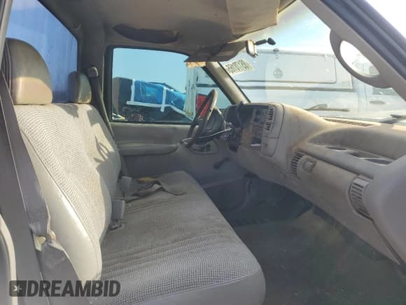 ✅ 1996 GMC Sierra 1500 • VIN: 1GTEC14W3TZ525751 • Лот: 85170165. Опубликован ранее на Copart с пробегом Не указан. Бесплатный доступ к архиву аукционных продаж из США и подробный отчёт об истории автомобиля на DreamBid. Изображение 10.