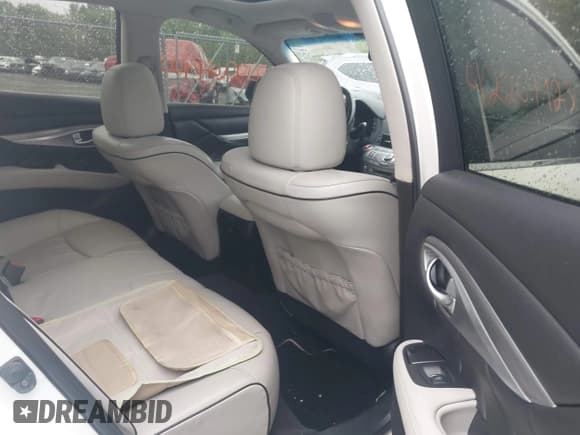 ✅ 2016 Infiniti Q70 • VIN: JN1BY1AR4GM271282 • Lot: 42204923. Wystawiony na IAAI z przebiegiem 104 244 mil. Bezpłatny archiwum sprzedaży aukcyjnych z USA i szczegółowy raport historii pojazdu na DreamBid. Zdjęcie 8.