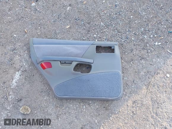 ✅ 1993 Ford Taurus GL • VIN: 1FALP52U5PG307662 • Lot: 43924999. Wystawiony na IAAI z przebiegiem 5 112 mil. Bezpłatny archiwum sprzedaży aukcyjnych z USA i szczegółowy raport historii pojazdu na DreamBid. Zdjęcie 12.