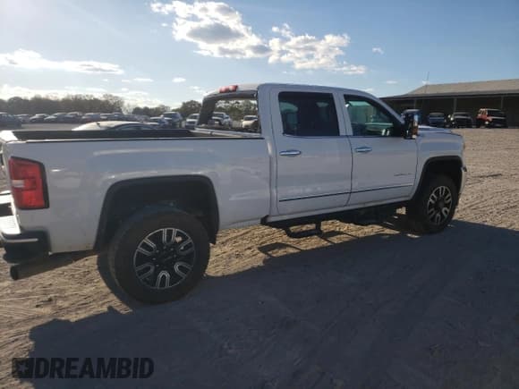 ✅ 2017 GMC Sierra 2500HD SLT • VIN: 1GT12TEY3HF249710 • Lot: 80008164. Wystawiony na Copart z przebiegiem 136 002 mil. Bezpłatny archiwum sprzedaży aukcyjnych z USA i szczegółowy raport historii pojazdu na DreamBid. Zdjęcie 3.
