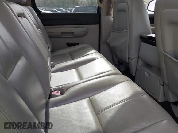 ✅ 2007 Chevrolet Silverado 1500 1LT • VIN: 3GCEC13J27G510315 • Lot: 41509767. Wystawiony na IAAI z przebiegiem 273 602 mil. Bezpłatny archiwum sprzedaży aukcyjnych z USA i szczegółowy raport historii pojazdu na DreamBid. Zdjęcie 8.