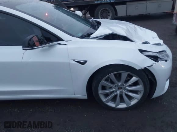 ✅ 2018 Tesla Model 3 Long Range Battery • VIN: 5YJ3E1EB8JF088796 • Lot: 43693681. Wystawiony na IAAI z przebiegiem 69 399 mil. Bezpłatny archiwum sprzedaży aukcyjnych z USA i szczegółowy raport historii pojazdu na DreamBid. Zdjęcie 19.