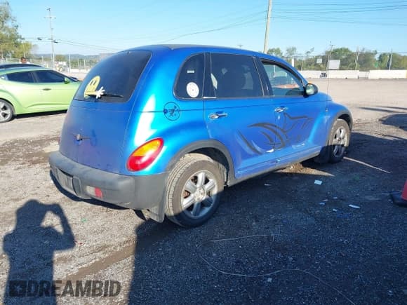 ✅ 2002 Chrysler PT Cruiser Touring • VIN: 3C4FY58B72T358935 • Lot: 43296312. Wystawiony na IAAI z przebiegiem 199 397 mil. Bezpłatny archiwum sprzedaży aukcyjnych z USA i szczegółowy raport historii pojazdu na DreamBid. Zdjęcie 4.