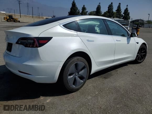 ✅ 2020 Tesla Model 3 Standard Range Plus • VIN: 5YJ3E1EA5LF632178 • Lot: 58421845. Listed on Copart with 47,418 mi. Free auction sales archive from the USA and detailed vehicle history report at DreamBid. Image 3.
