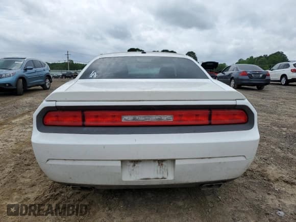 ✅ 2013 Dodge Challenger SXT • VIN: 2C3CDYAG4DH530537 • Lot: 52118944. Wystawiony na Copart z przebiegiem 223 245 mil. Bezpłatny archiwum sprzedaży aukcyjnych z USA i szczegółowy raport historii pojazdu na DreamBid. Zdjęcie 6.