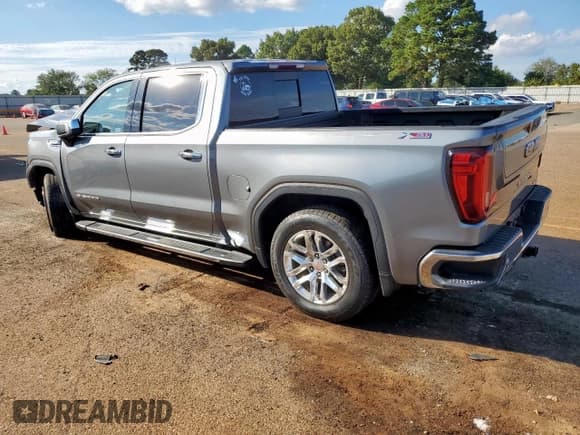 ✅ 2020 GMC Sierra 1500 SLT • VIN: 3GTU9DED2LG396006 • Лот: 81943985. Опубликован ранее на Copart с пробегом Не указан. Бесплатный доступ к архиву аукционных продаж из США и подробный отчёт об истории автомобиля на DreamBid. Изображение 2.