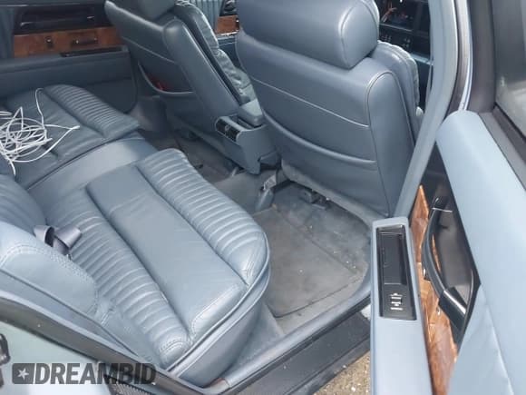 ✅ 1996 Buick Park Avenue • VIN: 1G4CW52K9TH635503 • Lot: 41845042. Wystawiony na IAAI z przebiegiem 94 610 mil. Bezpłatny archiwum sprzedaży aukcyjnych z USA i szczegółowy raport historii pojazdu na DreamBid. Zdjęcie 8.