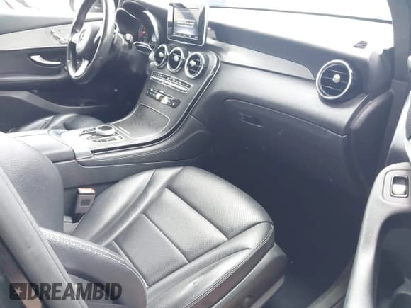 ✅ 2019 Mercedes-Benz GLC 300 • VIN: WDC0G4JB6KV133221 • Lot: 42349618. Listed on IAAI with 131,464 mi. Free auction sales archive from the USA and detailed vehicle history report at DreamBid. Image 5.