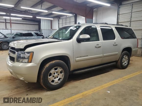 ✅ 2008 Chevrolet Suburban 3LT • VIN: 1GNFC16038R142159 • Lot: 89521845. Listed on Copart with 140,112 mi. Free auction sales archive from the USA and detailed vehicle history report at DreamBid. Image 1.