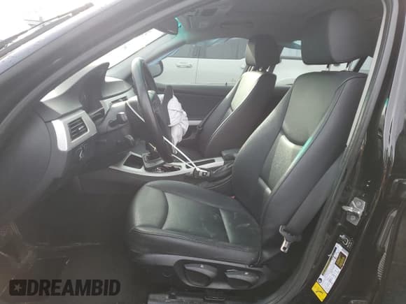 ✅ 2010 BMW 3 Series 323i • VIN: WBAPG7C53AA794740 • Лот: 92437855. Опубликован ранее на Copart с пробегом Не указан. Бесплатный доступ к архиву аукционных продаж из США и подробный отчёт об истории автомобиля на DreamBid. Изображение 7.