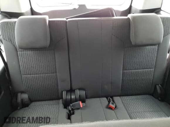 ✅ 2018 Chevrolet Suburban LS • VIN: 1GNSCGKC7JR220613 • Lot: 81006203. Wystawiony na Copart z przebiegiem 98 921 mil. Bezpłatny archiwum sprzedaży aukcyjnych z USA i szczegółowy raport historii pojazdu na DreamBid. Zdjęcie 10.