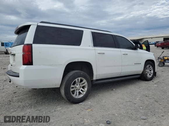 ✅ 2017 Chevrolet Suburban LT • VIN: 1GNSKHKC7HR166085 • Lot: 84989445. Wystawiony na Copart z przebiegiem 210 043 mil. Bezpłatny archiwum sprzedaży aukcyjnych z USA i szczegółowy raport historii pojazdu na DreamBid. Zdjęcie 3.