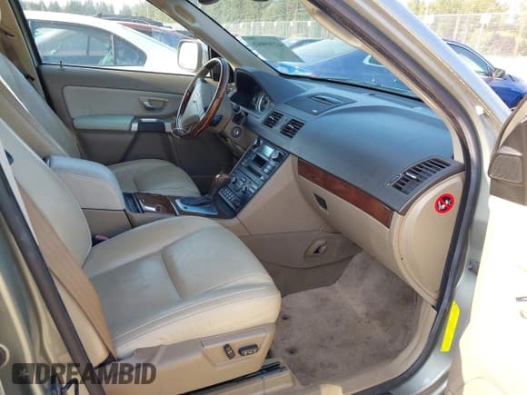 ✅ 2008 Volvo XC90 V8 • VIN: YV4CZ852781456012 • Lot: 42909041. Listed on IAAI with 216,256 mi. Free auction sales archive from the USA and detailed vehicle history report at DreamBid. Image 5.