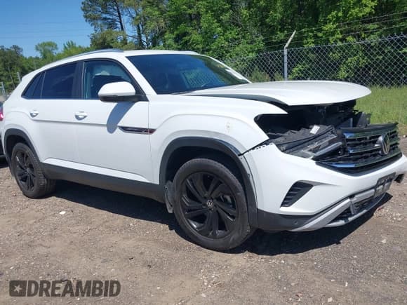 ✅ 2023 Volkswagen Atlas SE • VIN: 1V2KC2CA2PC220778 • Lot: 42136136. Listed on IAAI with 30,370 mi. Free auction sales archive from the USA and detailed vehicle history report at DreamBid. Image 1.