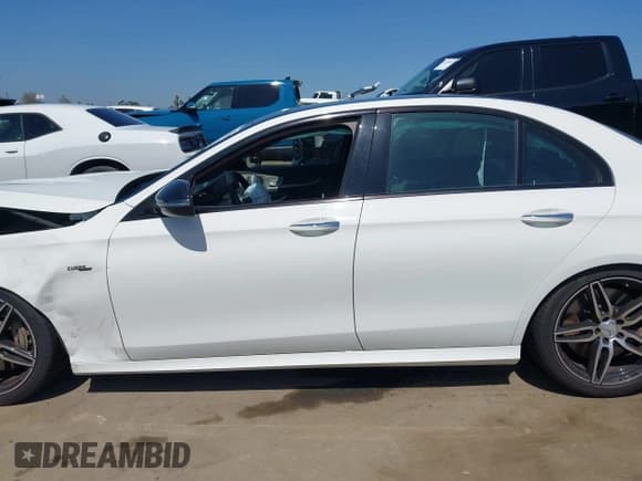 ✅ 2019 Mercedes-Benz E 53 AMG • VIN: WDDZF6BBXKA493065 • Lot: 42519867. Listed on IAAI with 53,105 mi. Free auction sales archive from the USA and detailed vehicle history report at DreamBid. Image 13.