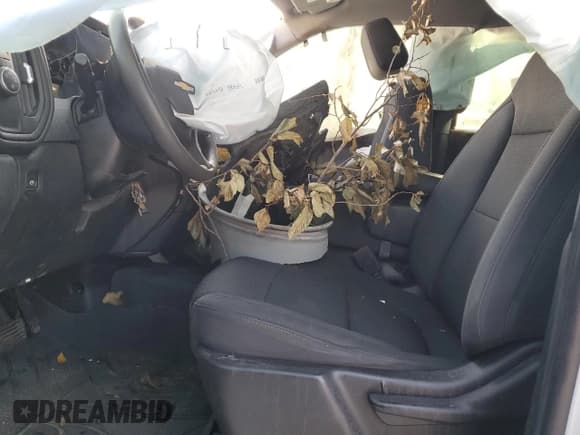 ✅ 2020 Chevrolet Silverado 1500 Custom • VIN: 1GCRWBEK6LZ356562 • Lot: 81113325. Wystawiony na Copart z przebiegiem Nie podano. Bezpłatny archiwum sprzedaży aukcyjnych z USA i szczegółowy raport historii pojazdu na DreamBid. Zdjęcie 7.