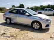 2018 Hyundai Accent SE z VIN 3KPC24A35JE015092, wystawiony jako Copart lot #68279044 z przebiegiem 65 097 mil mil oraz Szkoda całkowita • Salvage title. Historia ofert i sprzedaży dostępna na DreamBid. Obrazek 4.