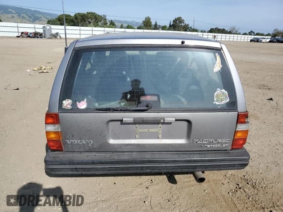 ✅ 1987 Volvo 740 • VIN: YV1FX8757H1113272 • Lot: 54231785. Wystawiony na Copart z przebiegiem 230 446 mil. Bezpłatny archiwum sprzedaży aukcyjnych z USA i szczegółowy raport historii pojazdu na DreamBid. Zdjęcie 6.