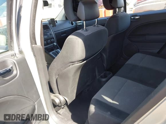 ✅ 2010 Dodge Caliber Mainstreet • VIN: 1B3CB3HA0AD615200 • Лот: 41745647. Опубликован ранее на IAAI с пробегом 130 781 миль. Бесплатный доступ к архиву аукционных продаж из США и подробный отчёт об истории автомобиля на DreamBid. Изображение 8.