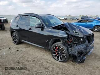 ✅ 2022 BMW X5 M • VIN: 5YMJU0C02N9N01549 • Lot: 55514093. Wystawiony na Copart z przebiegiem Nie podano. Bezpłatny archiwum sprzedaży aukcyjnych z USA i szczegółowy raport historii pojazdu na DreamBid. Zdjęcie 4.