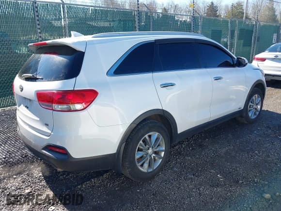 ✅ 2017 Kia Sorento LX • VIN: 5XYPGDA37HG231946 • Лот: 41623856. Опубликован ранее на IAAI с пробегом 94 847 миль. Бесплатный доступ к архиву аукционных продаж из США и подробный отчёт об истории автомобиля на DreamBid. Изображение 4.