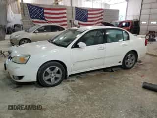 2007 Chevrolet Malibu LTZ z VIN 1G1ZU57NX7F208882, wystawiony jako Copart lot #62678914 z przebiegiem 167 590 mil mil oraz Nie do naprawy • Non repairable. Historia ofert i sprzedaży dostępna na DreamBid. Obrazek 1.